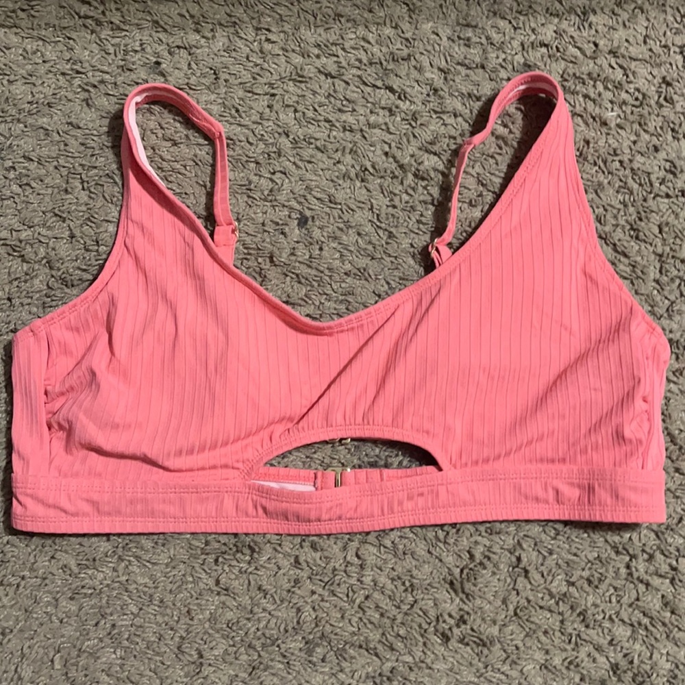 Brand New Keyhole Swin Top size XL